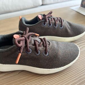 Allbirds brown/blue wool runners. Women’s size 9.